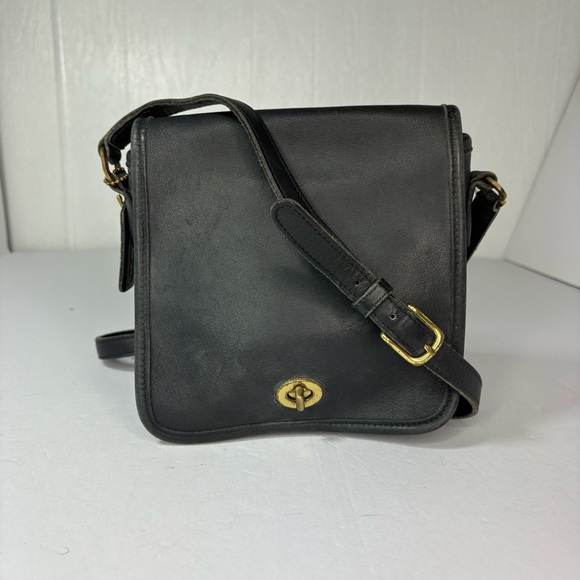 Vintage Coach Black Leather 9076 Flap Companion  crossbody Bag - Picture 1 of 15